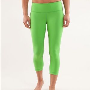 Green reversible wunder under leggings